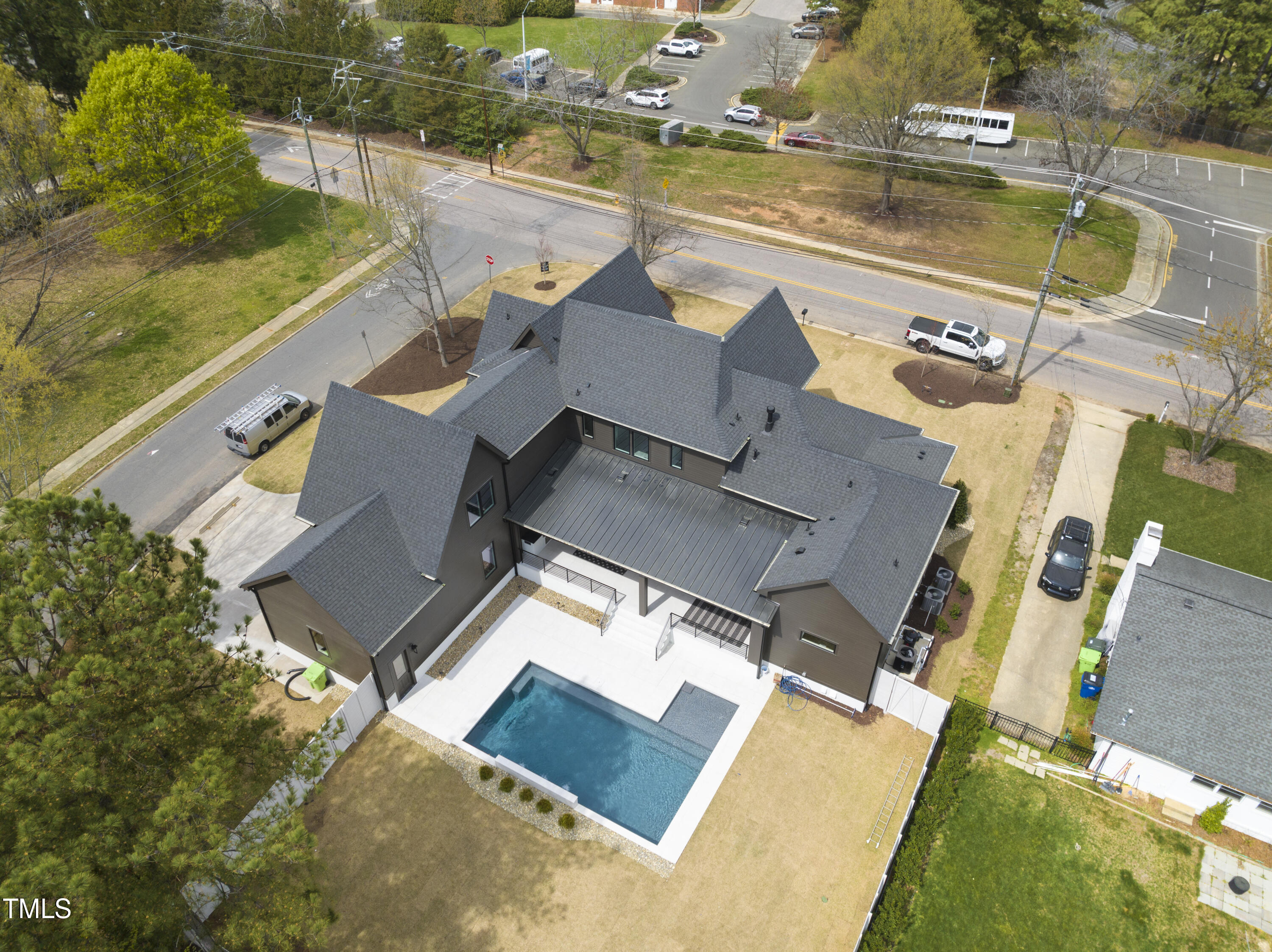 100 E Rowan Street