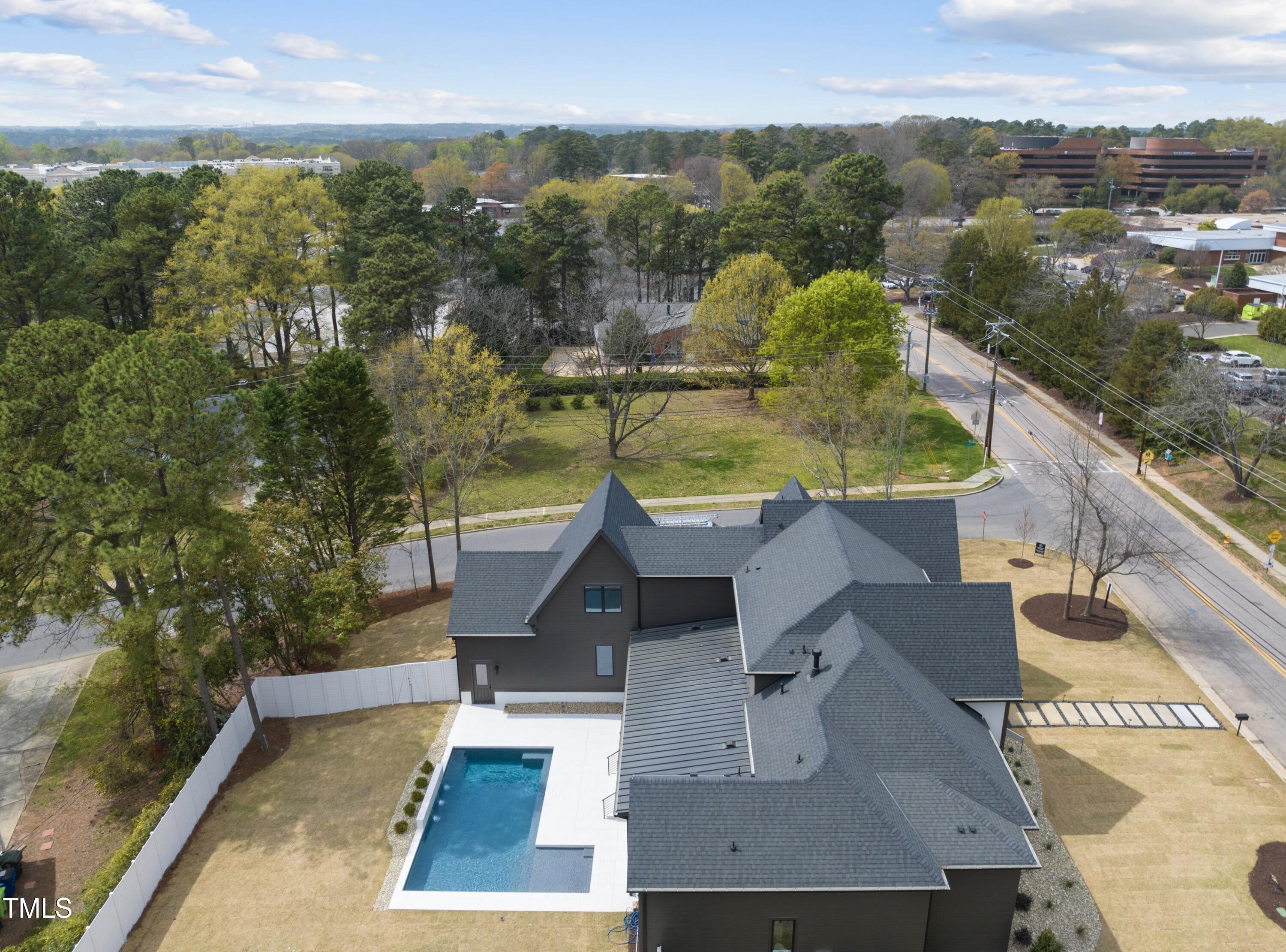 100 E Rowan Street