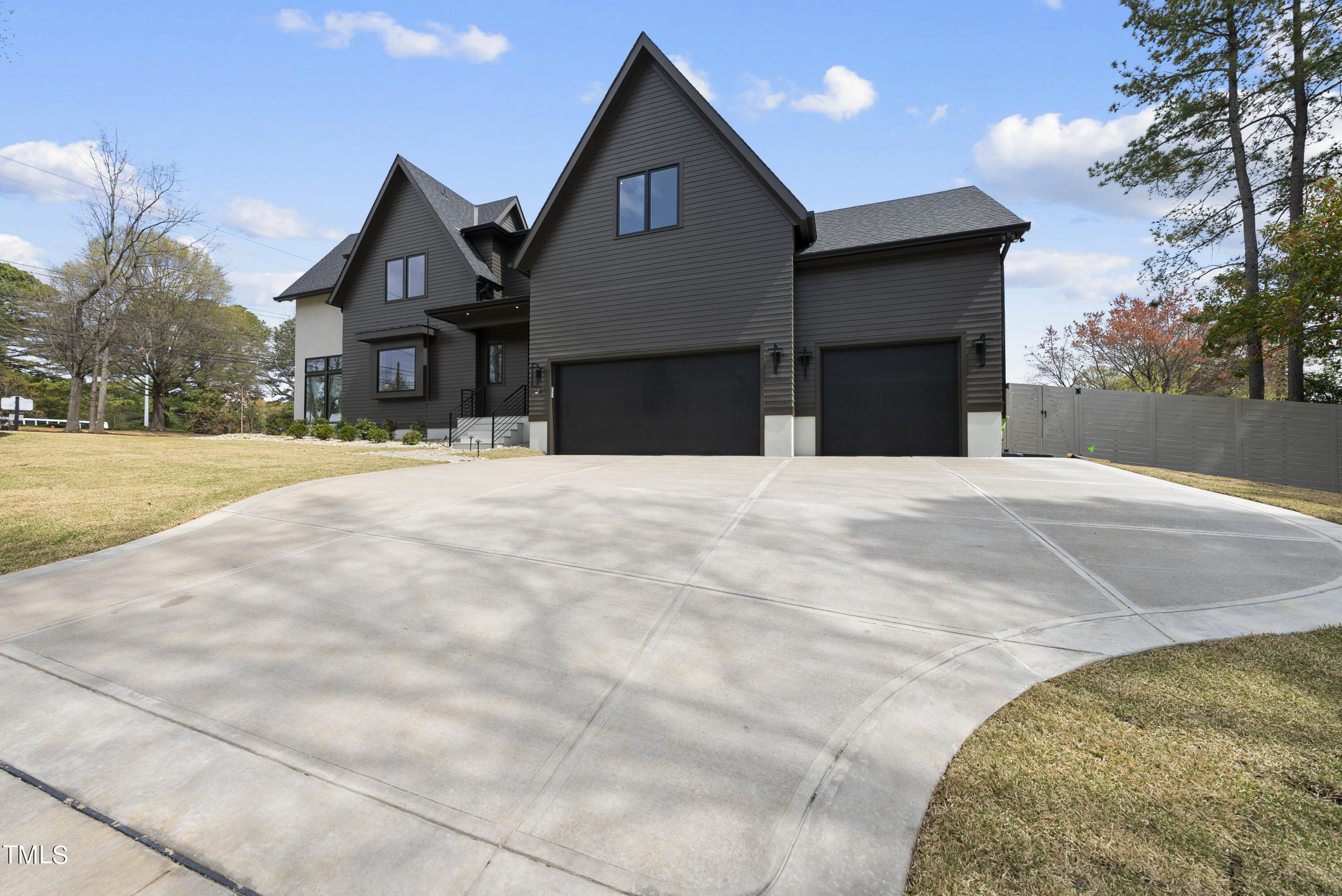 100 E Rowan Street