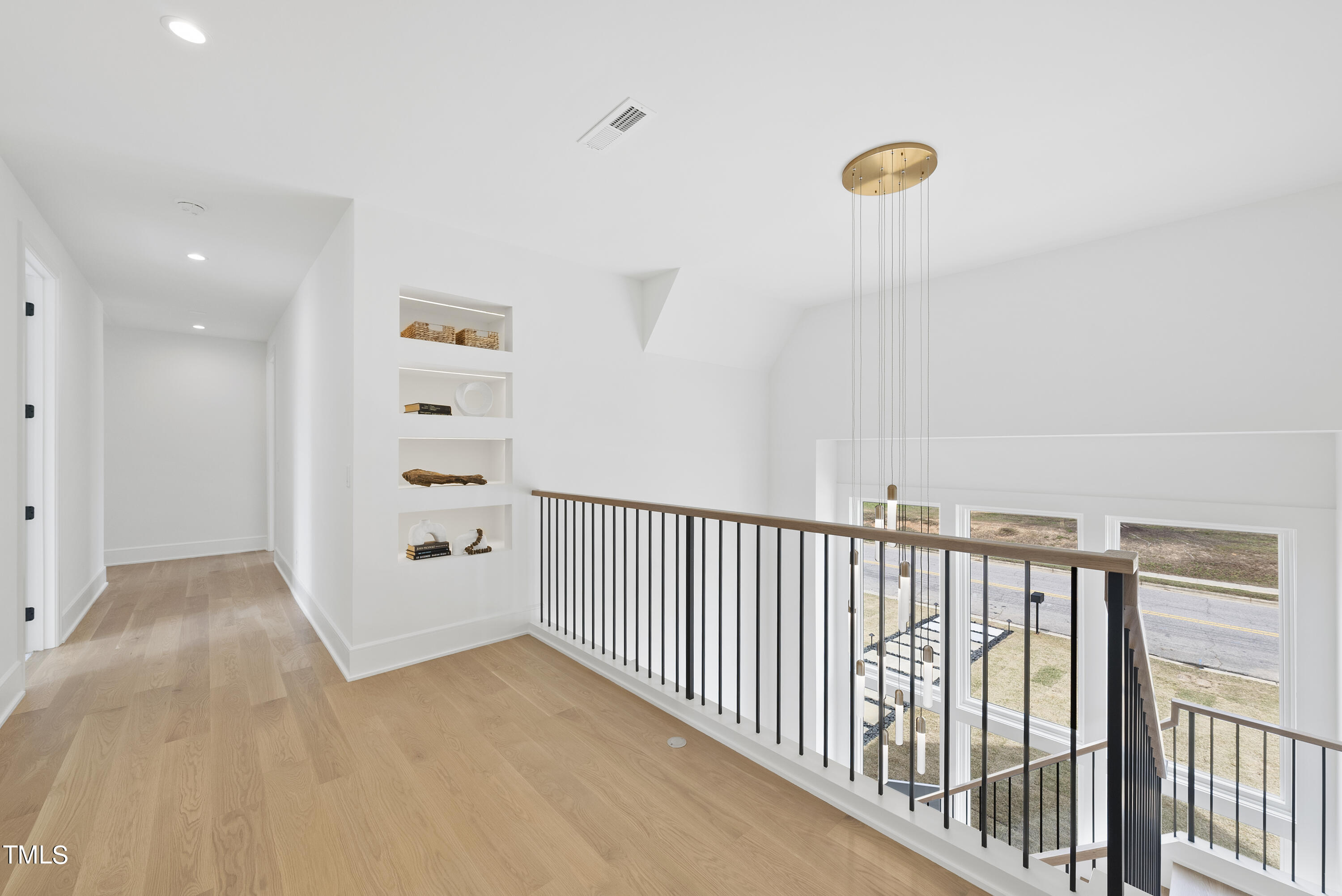 100 E Rowan Street