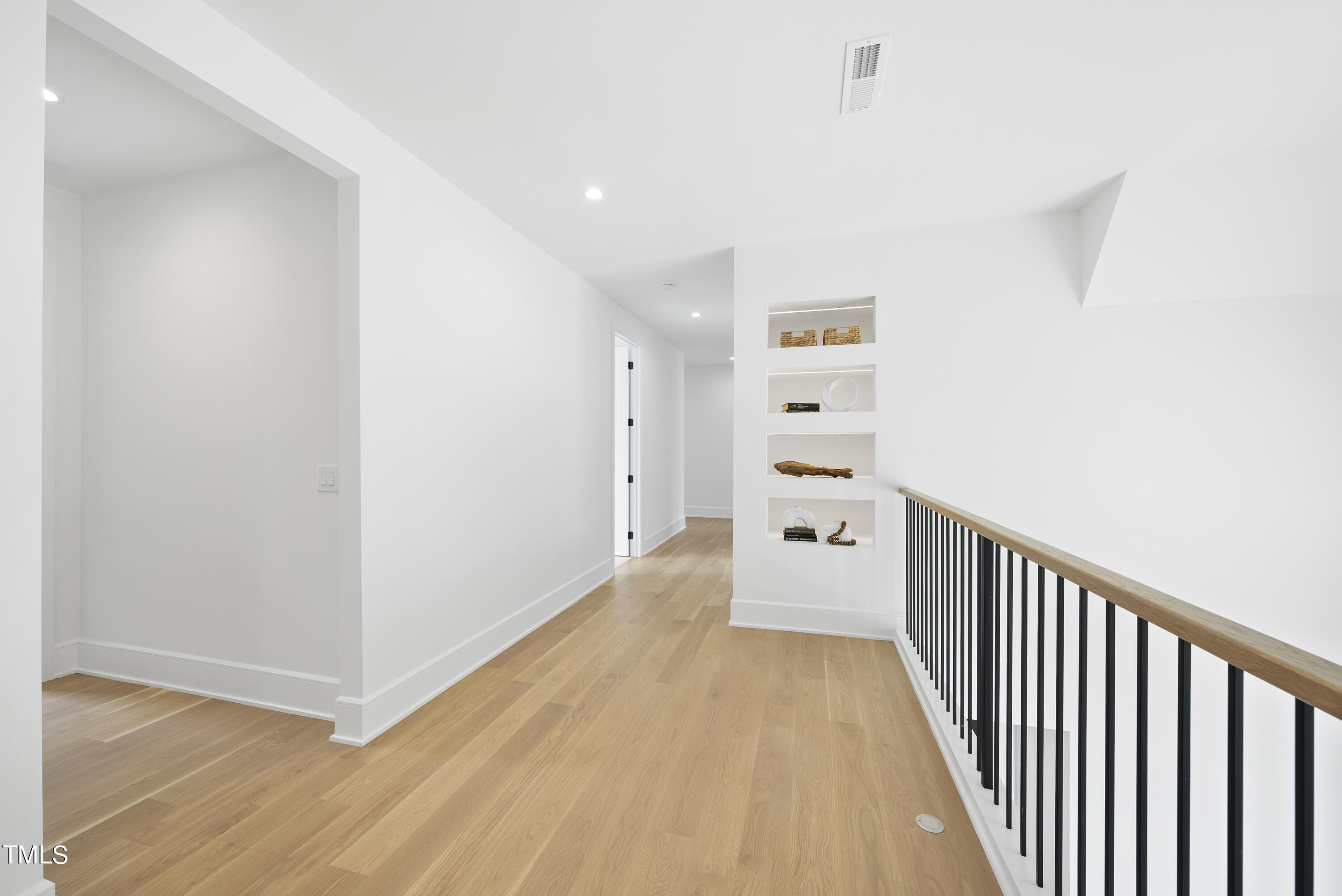 100 E Rowan Street