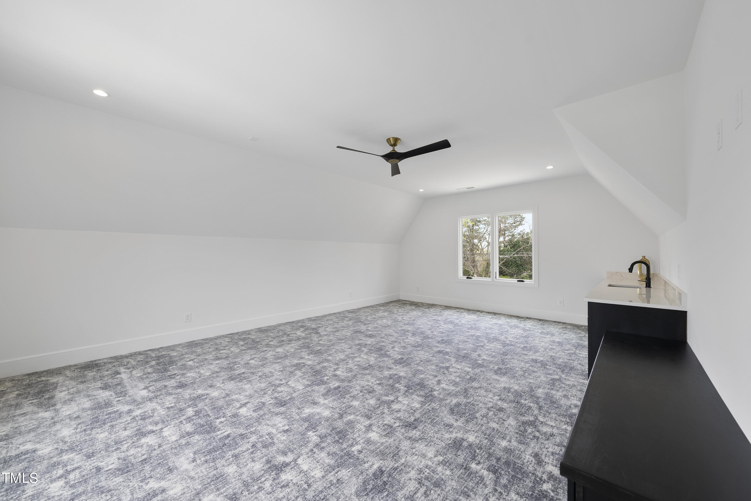 100 E Rowan Street