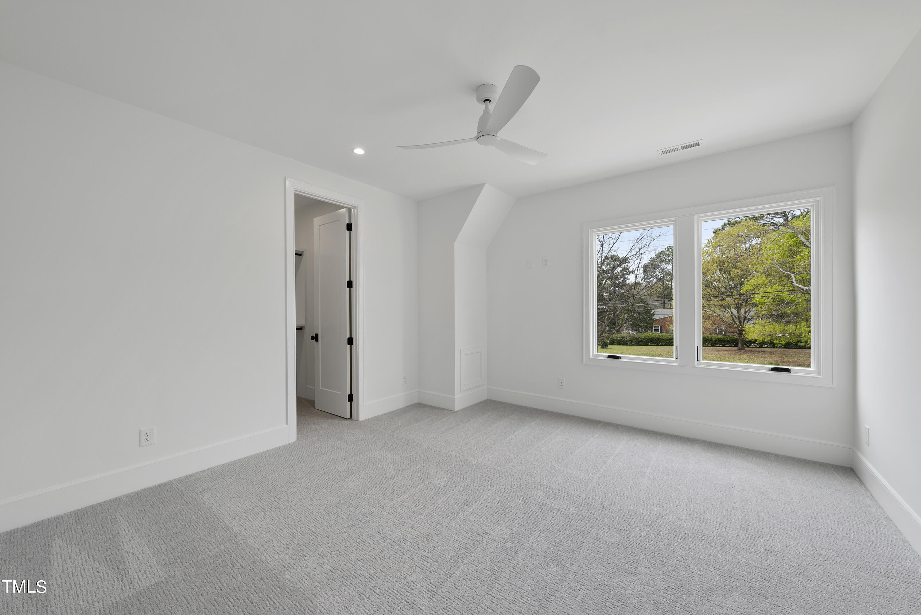 100 E Rowan Street