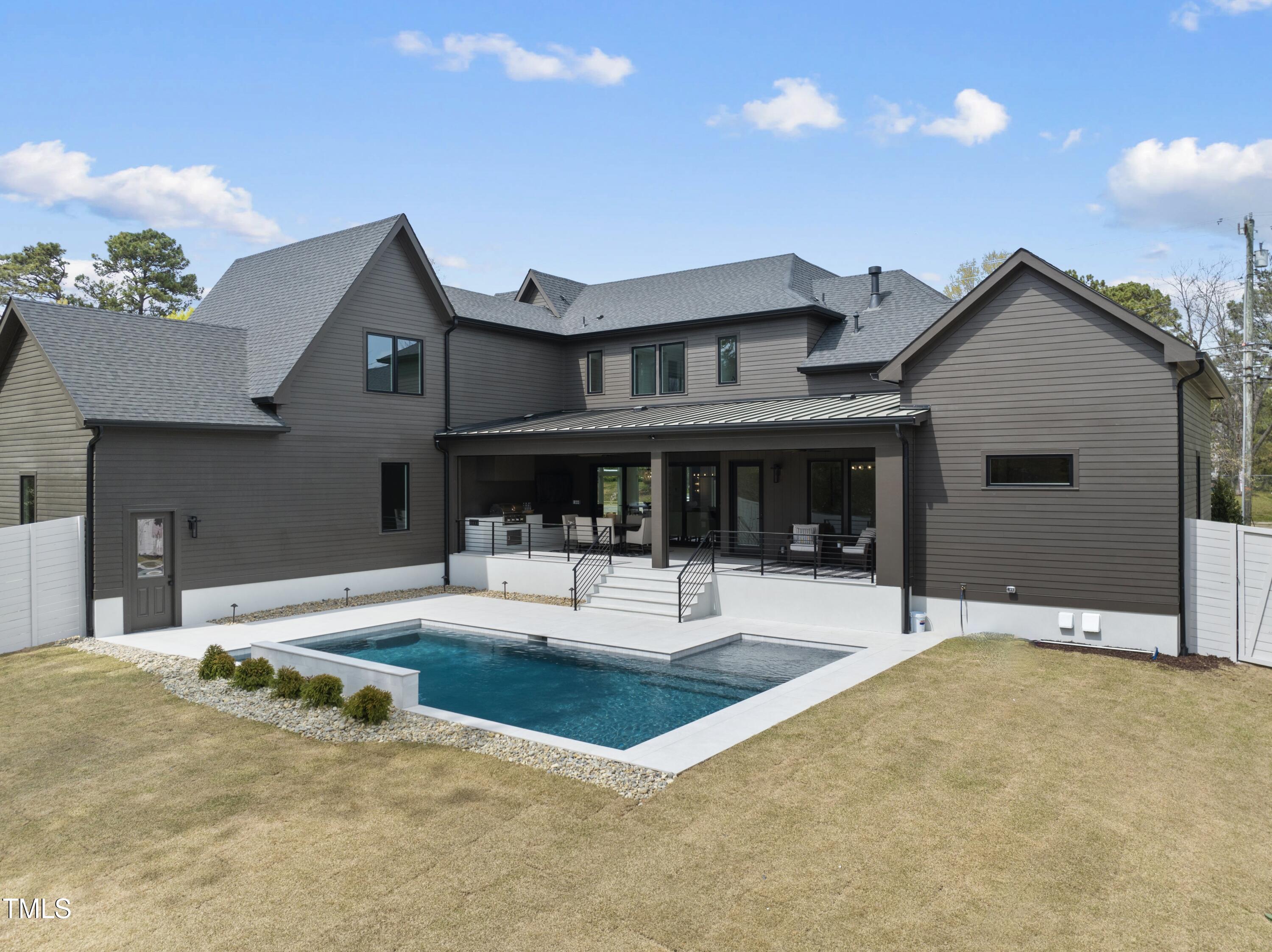 100 E Rowan Street