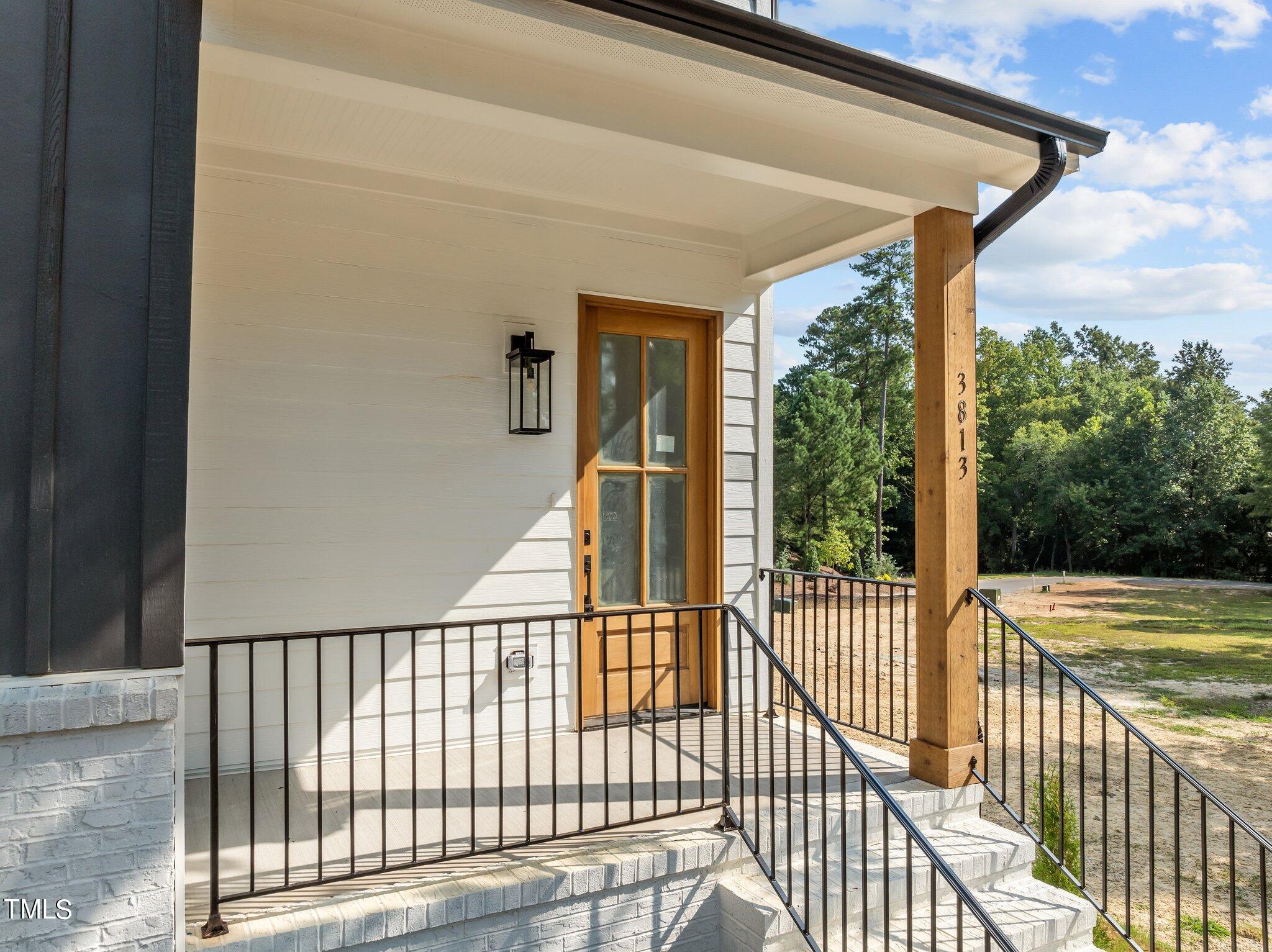3813 Coach Lantern Avenue