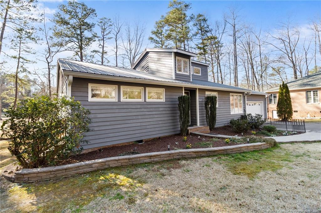 527 Perth Drive