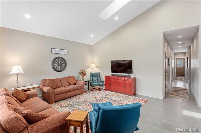 539 W 2nd Street