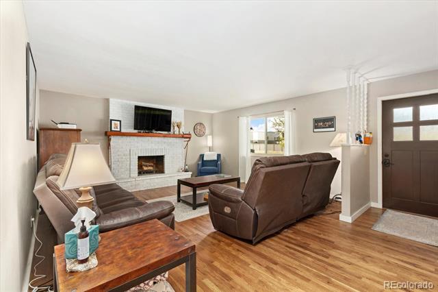 325 & 325 1/2 E 11th Street