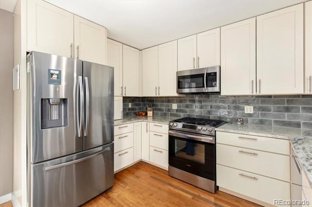 325 & 325 1/2 E 11th Street