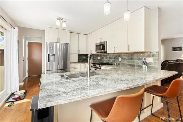 325 & 325 1/2 E 11th Street