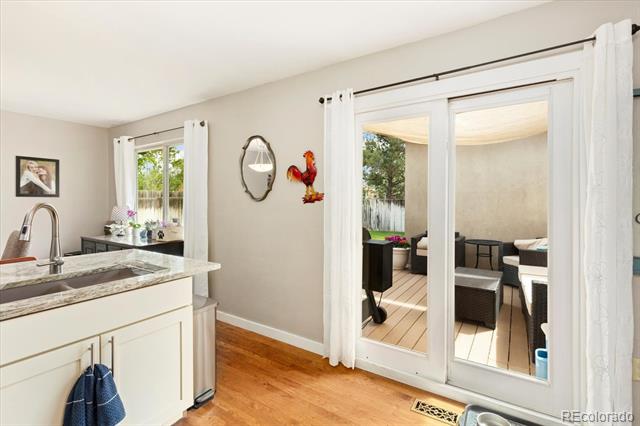 325 & 325 1/2 E 11th Street