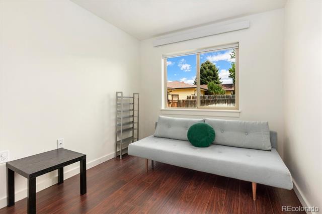 325 & 325 1/2 E 11th Street