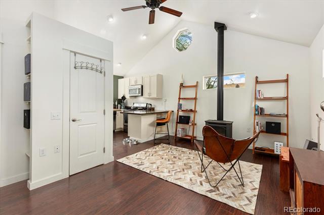 325 & 325 1/2 E 11th Street