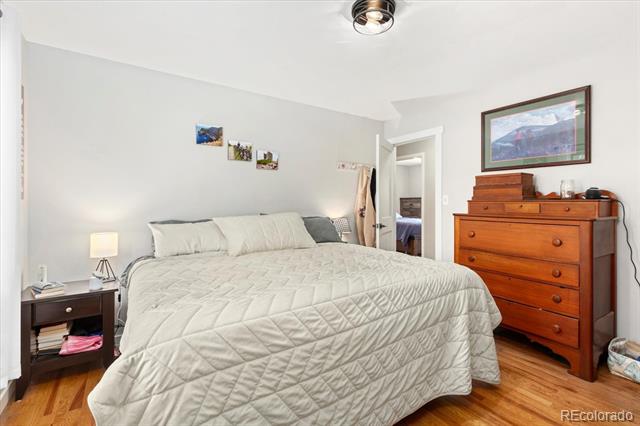 325 & 325 1/2 E 11th Street
