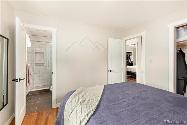 325 & 325 1/2 E 11th Street