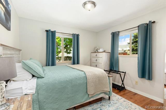 325 & 325 1/2 E 11th Street