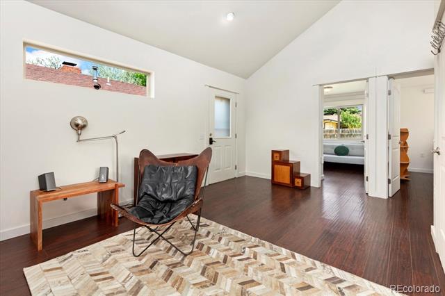 325 & 325 1/2 E 11th Street