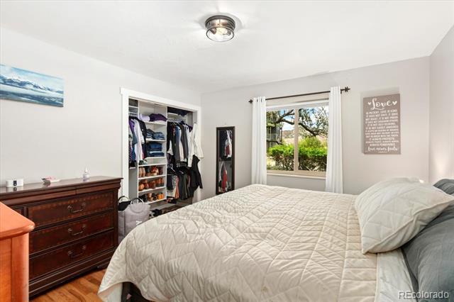 325 & 325 1/2 E 11th Street