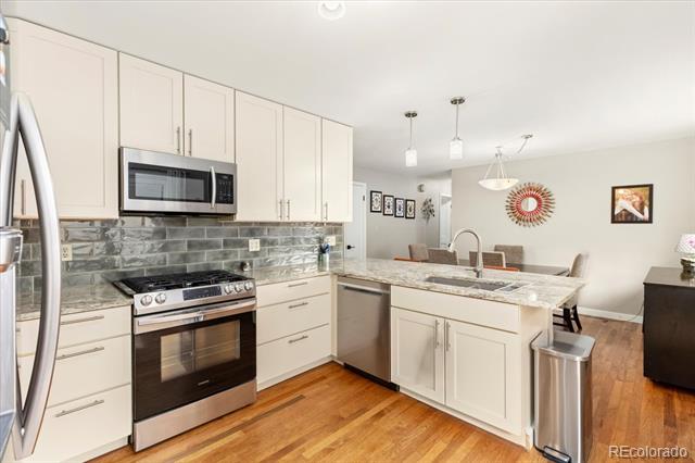 325 & 325 1/2 E 11th Street
