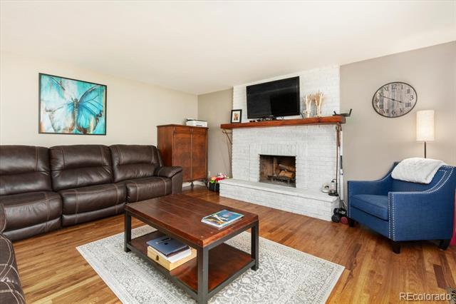 325 & 325 1/2 E 11th Street