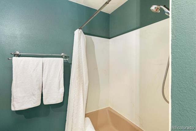 325 & 325 1/2 E 11th Street