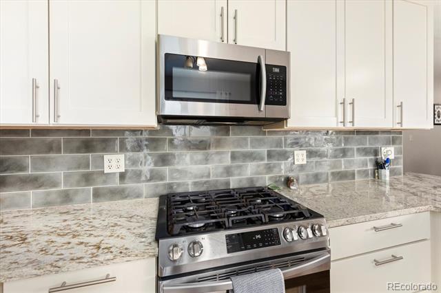 325 & 325 1/2 E 11th Street
