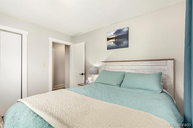 325 & 325 1/2 E 11th Street