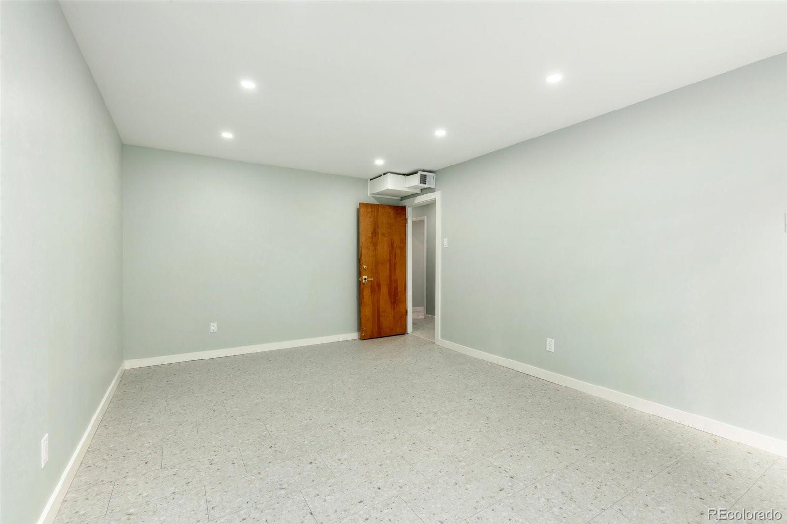 139 E 3rd Street Unit: 6
