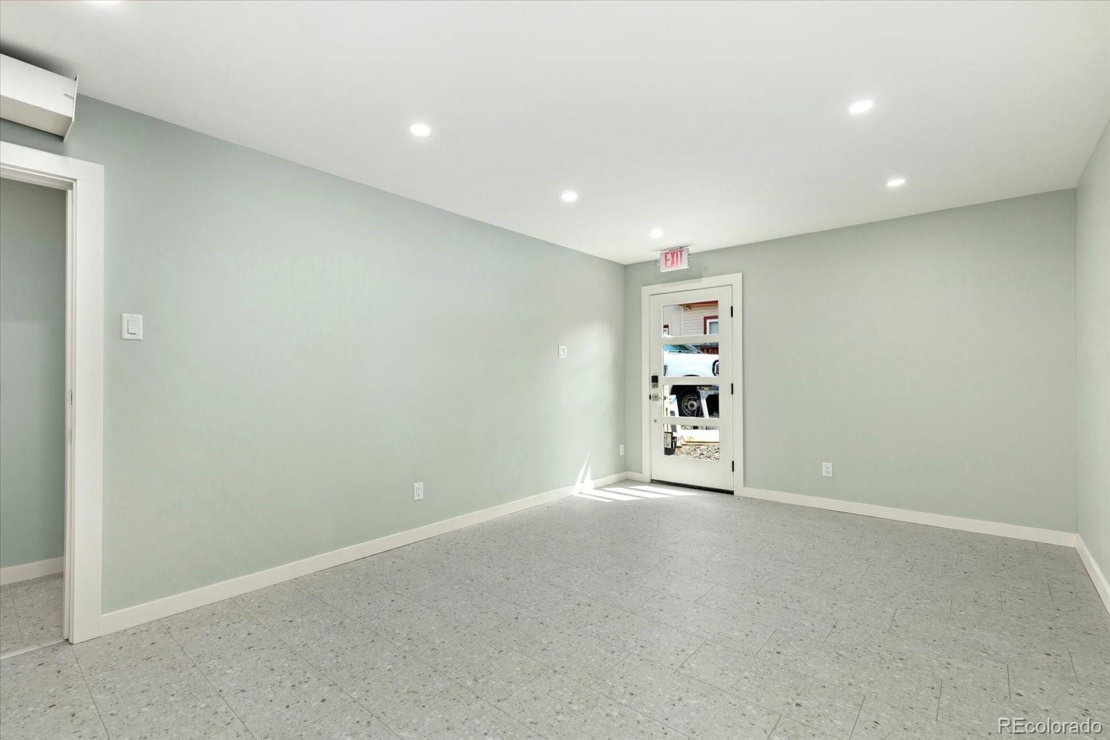 139 E 3rd Street Unit: 6