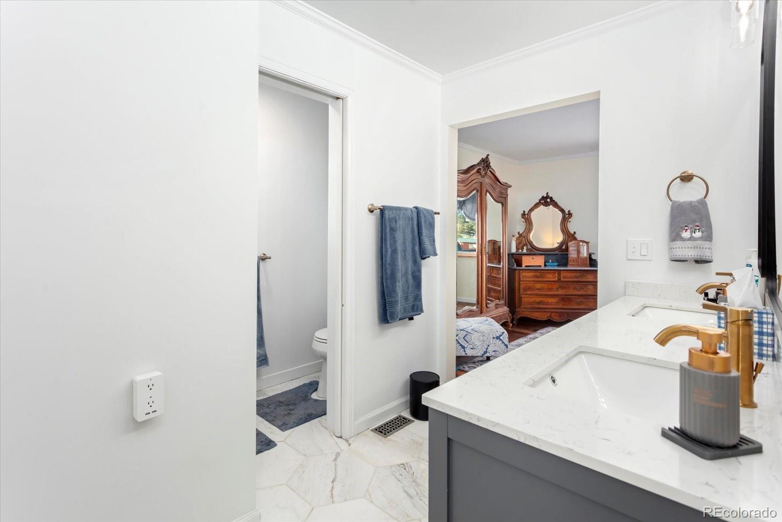 10153 E Cherokee Drive