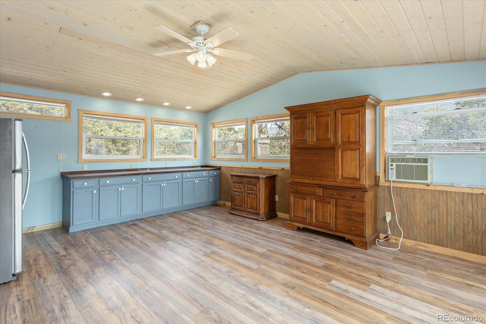 163 Holiday Hills Boulevard