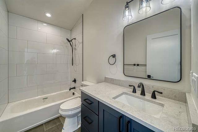 138 Chase Street Unit: B