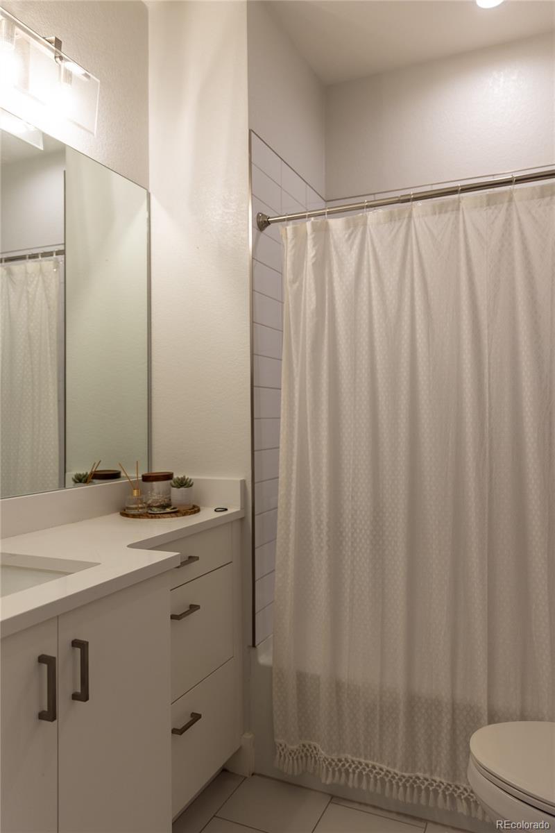 2350 Tremont Place Unit: 17