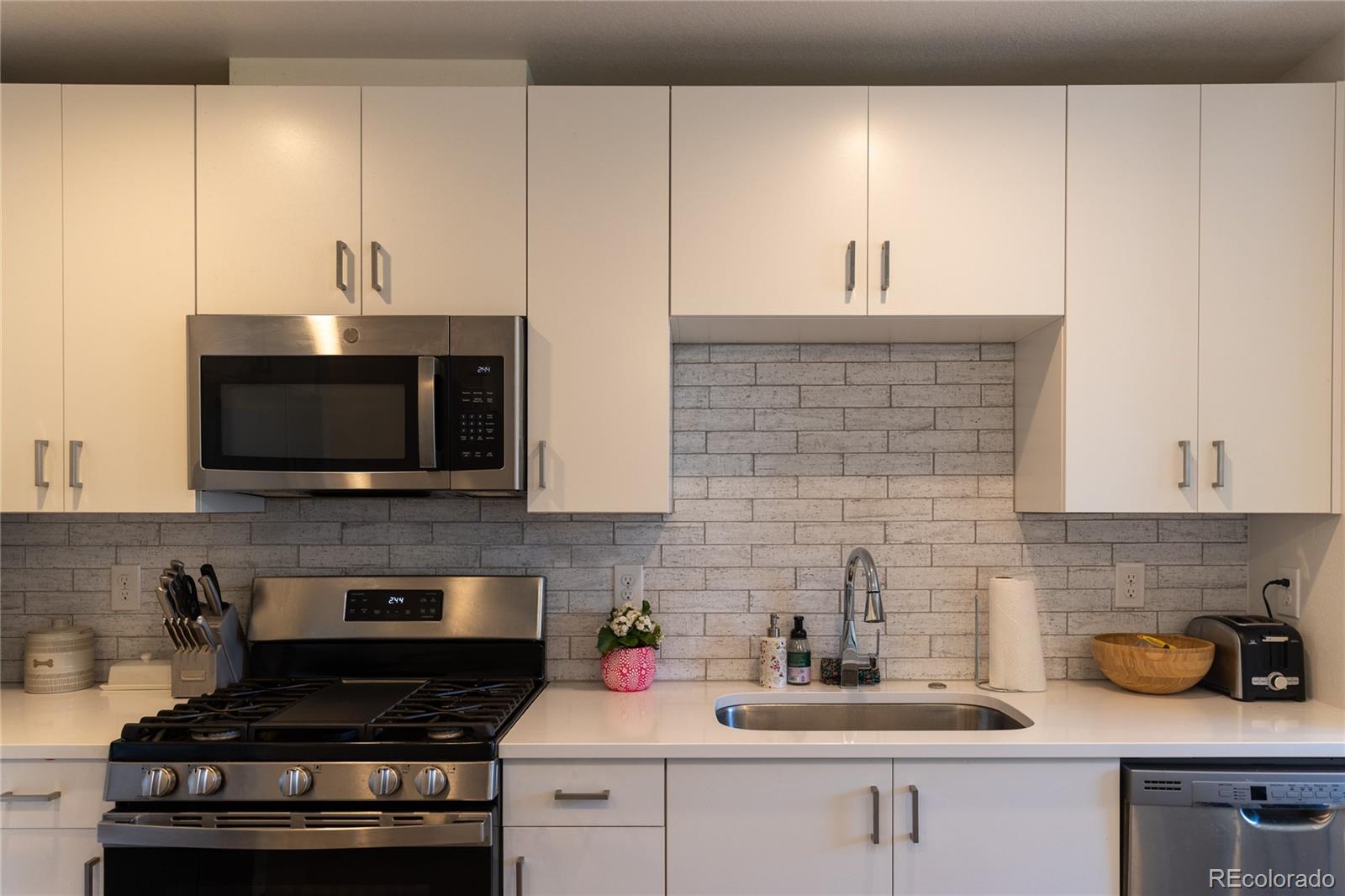 2350 Tremont Place Unit: 17