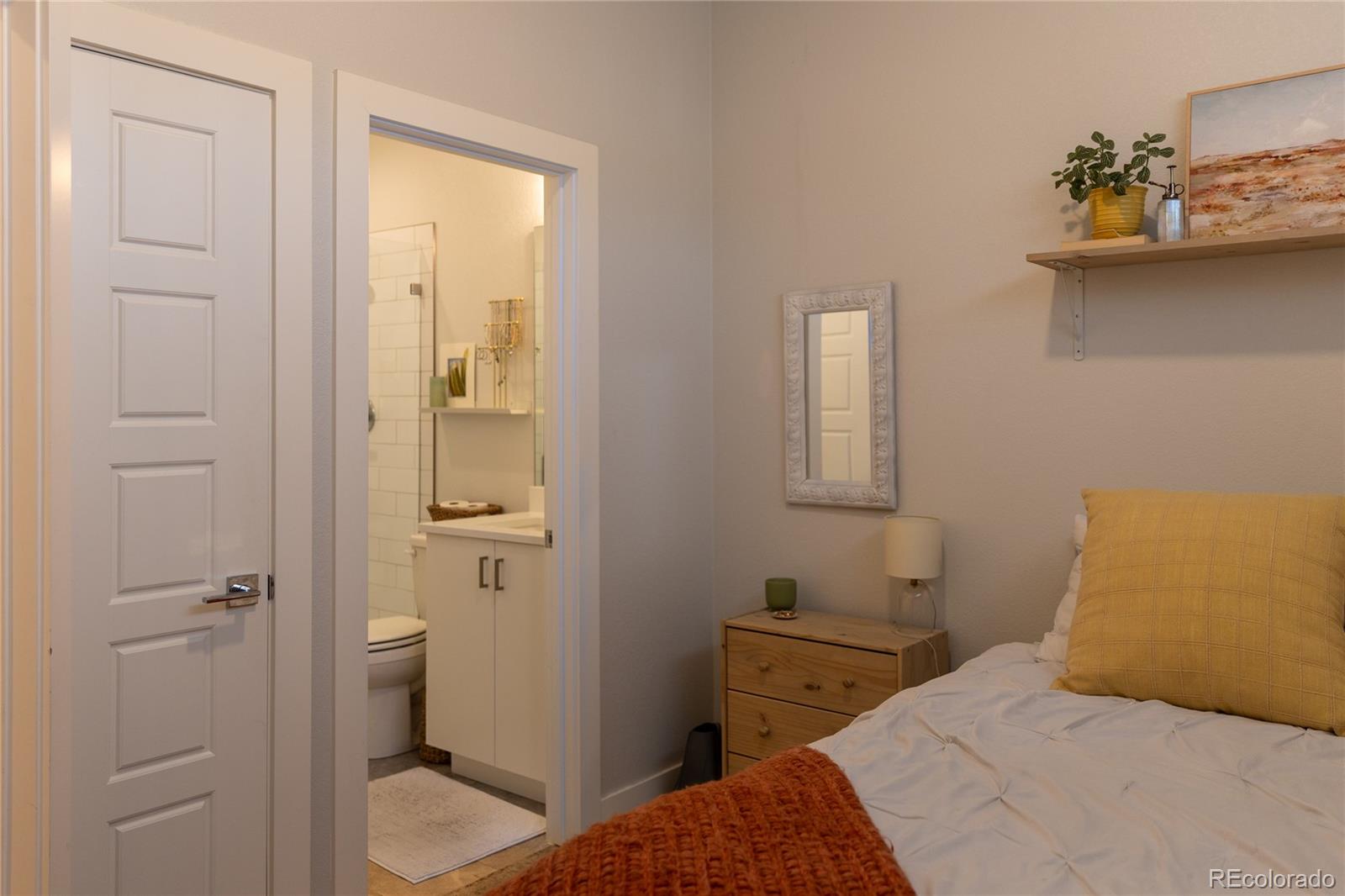 2350 Tremont Place Unit: 17