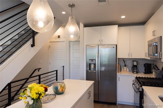 2350 Tremont Place Unit: 17