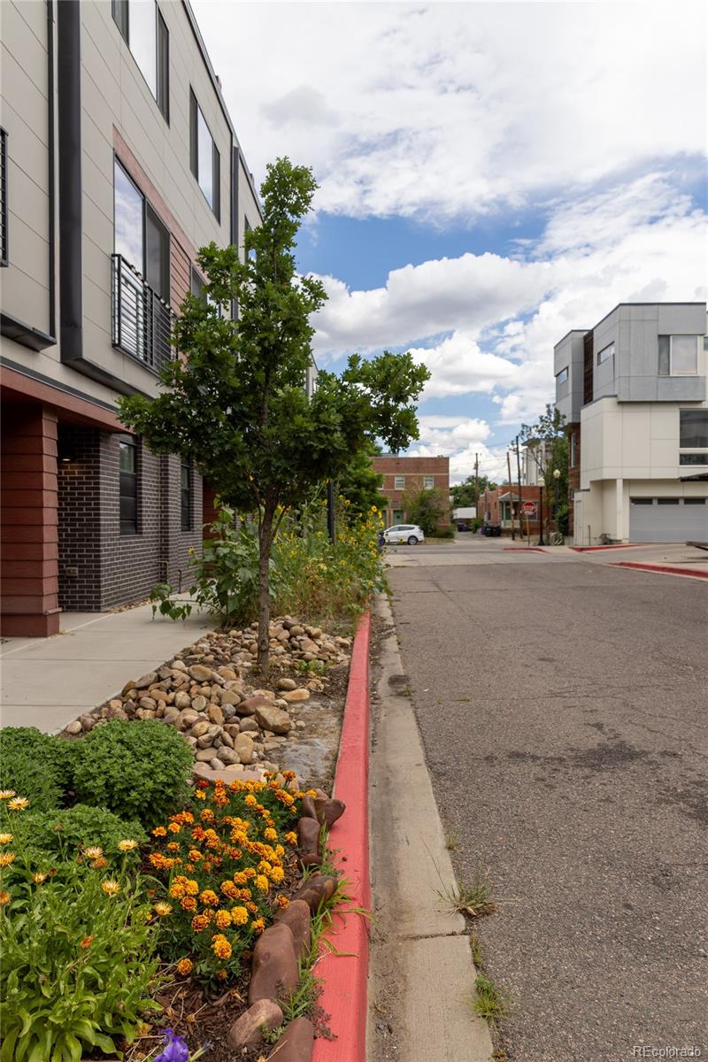 2350 Tremont Place Unit: 17