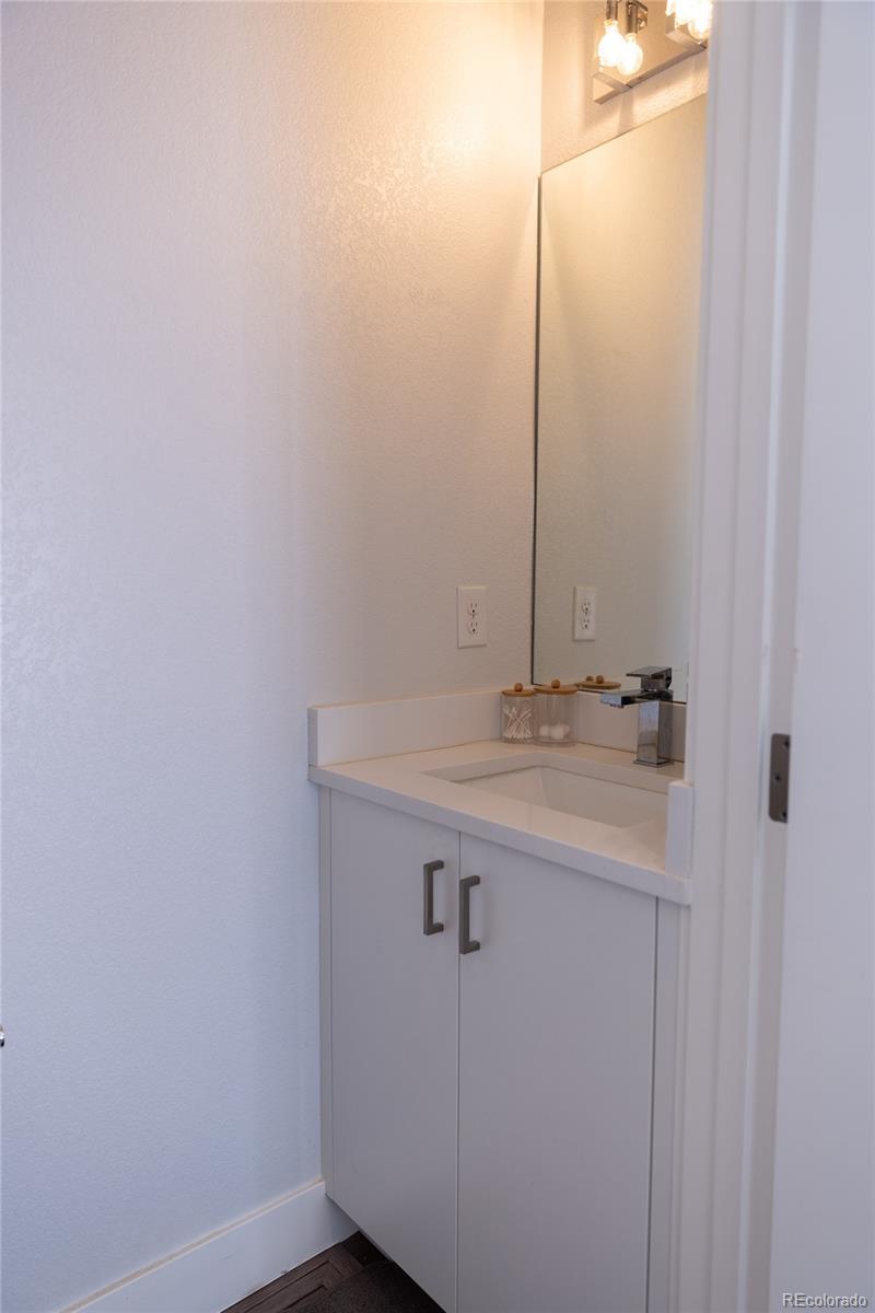 2350 Tremont Place Unit: 17