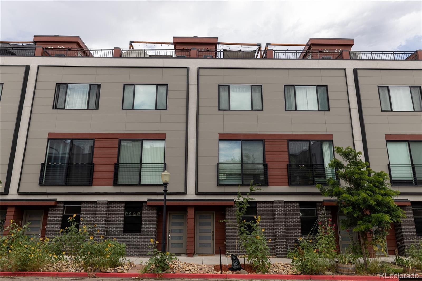2350 Tremont Place Unit: 17