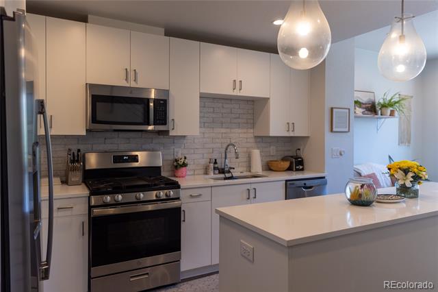 2350 Tremont Place Unit: 17