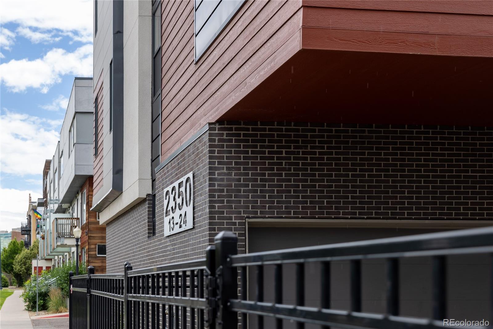 2350 Tremont Place Unit: 17