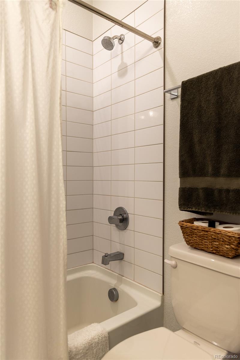 2350 Tremont Place Unit: 17