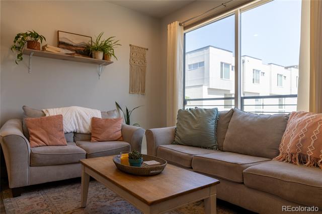 2350 Tremont Place Unit: 17