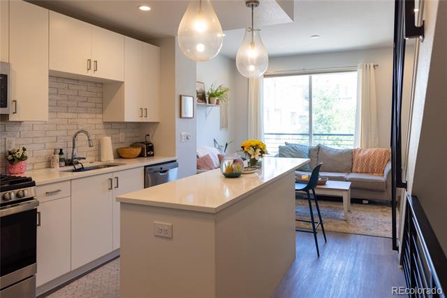 2350 Tremont Place Unit: 17