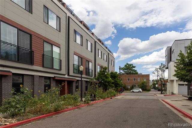 2350 Tremont Place Unit: 17