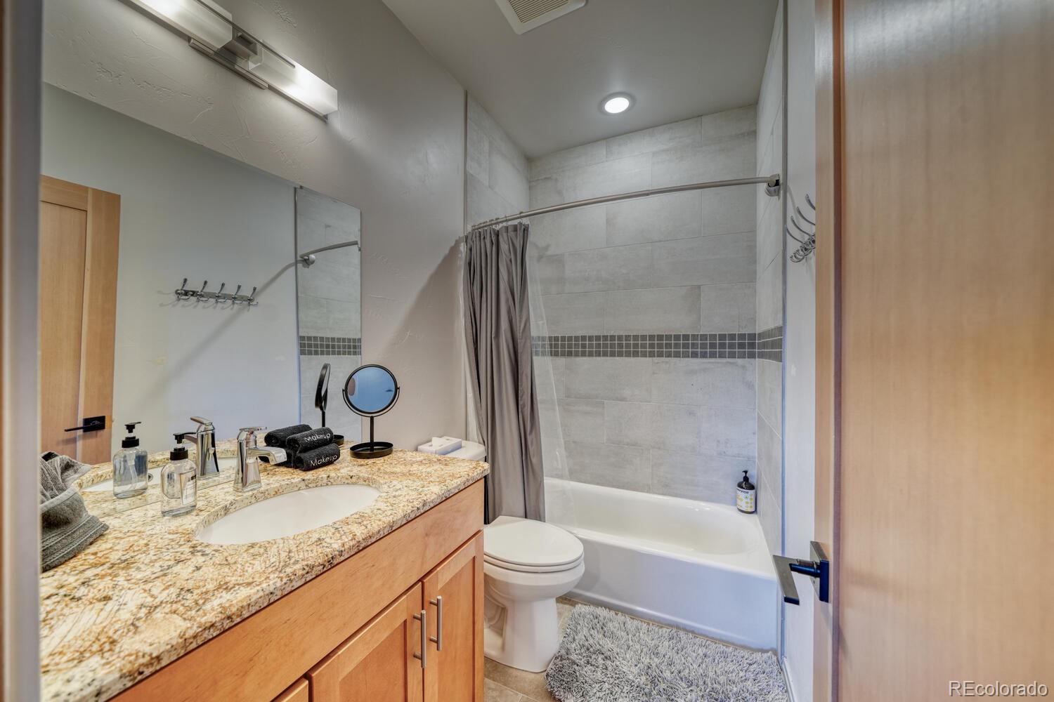 129 W Sackett Avenue Unit: I