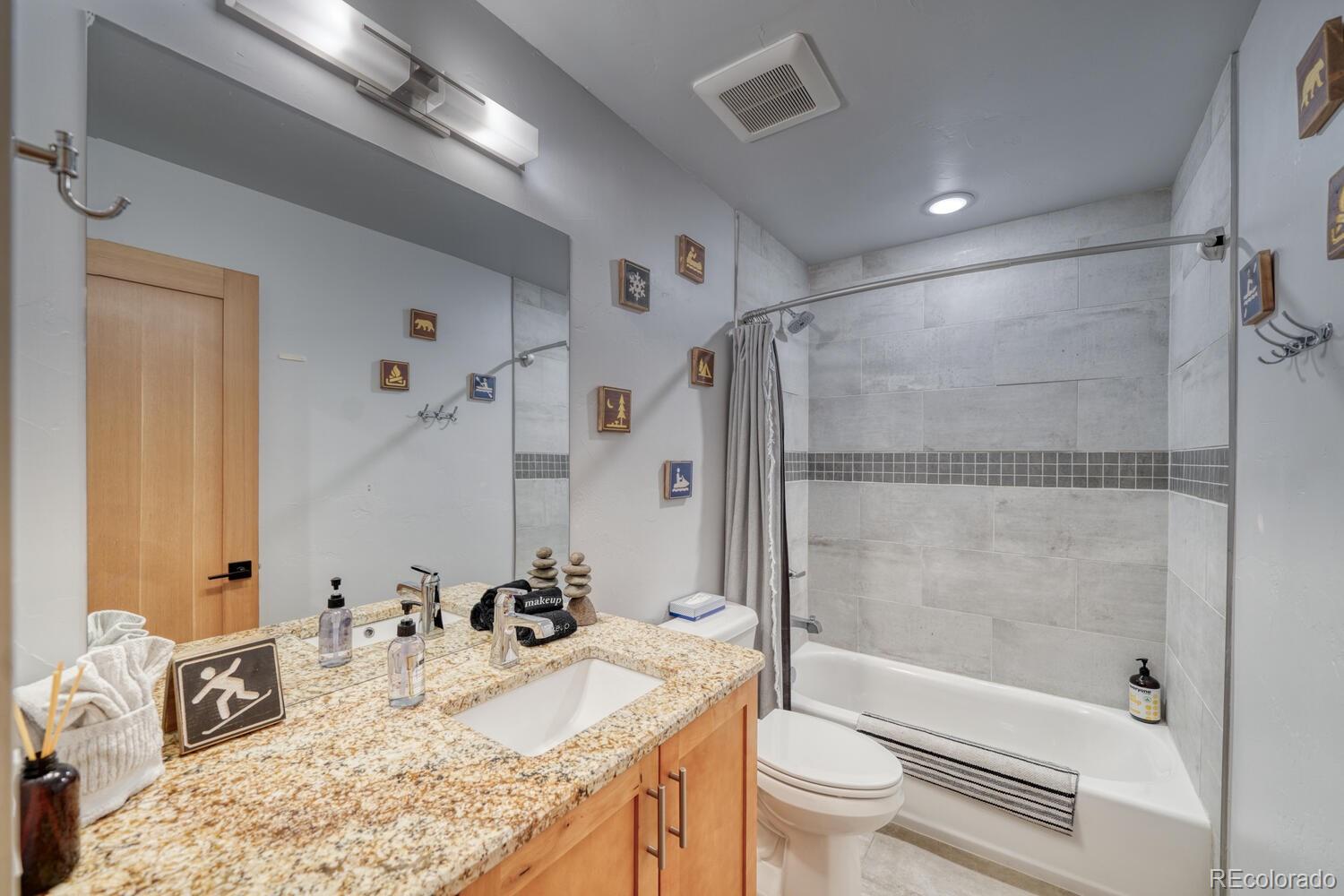 129 W Sackett Avenue Unit: I