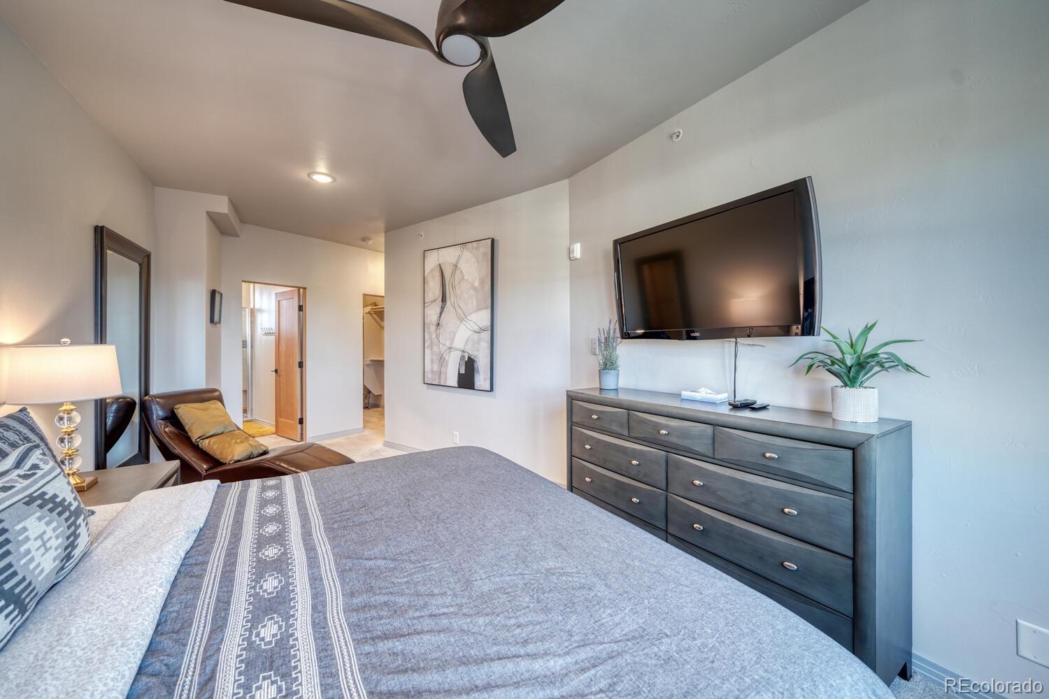 129 W Sackett Avenue Unit: I