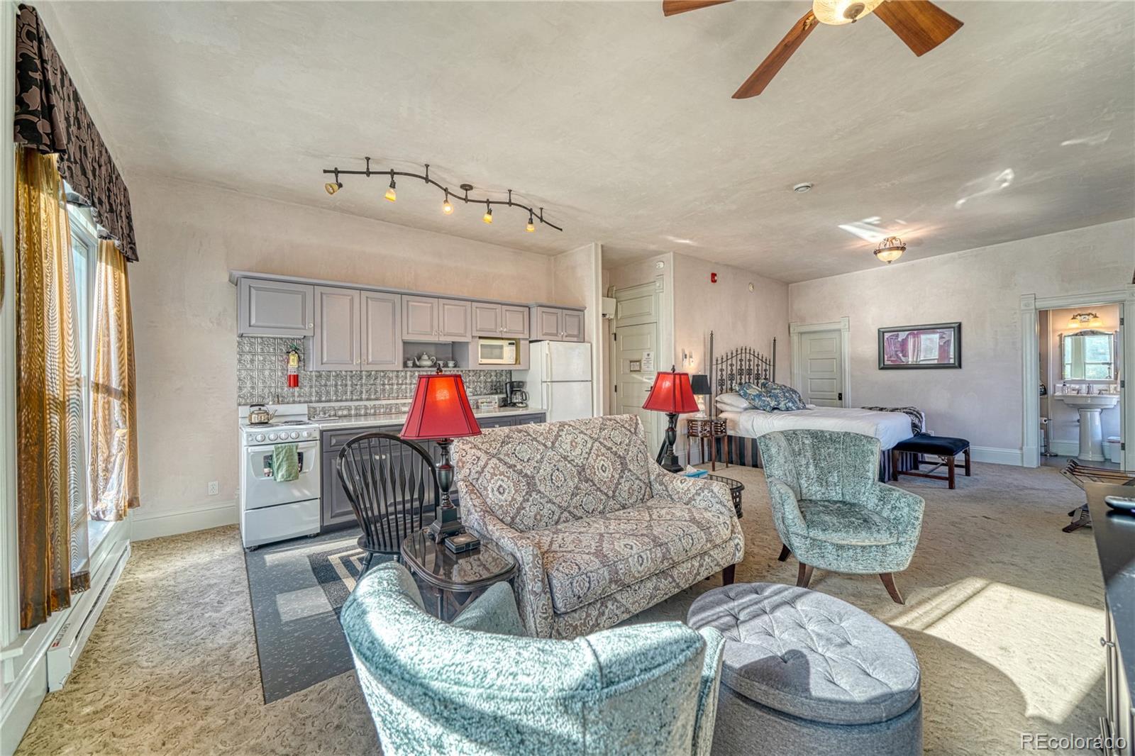 204 N F Street Unit: D1/301