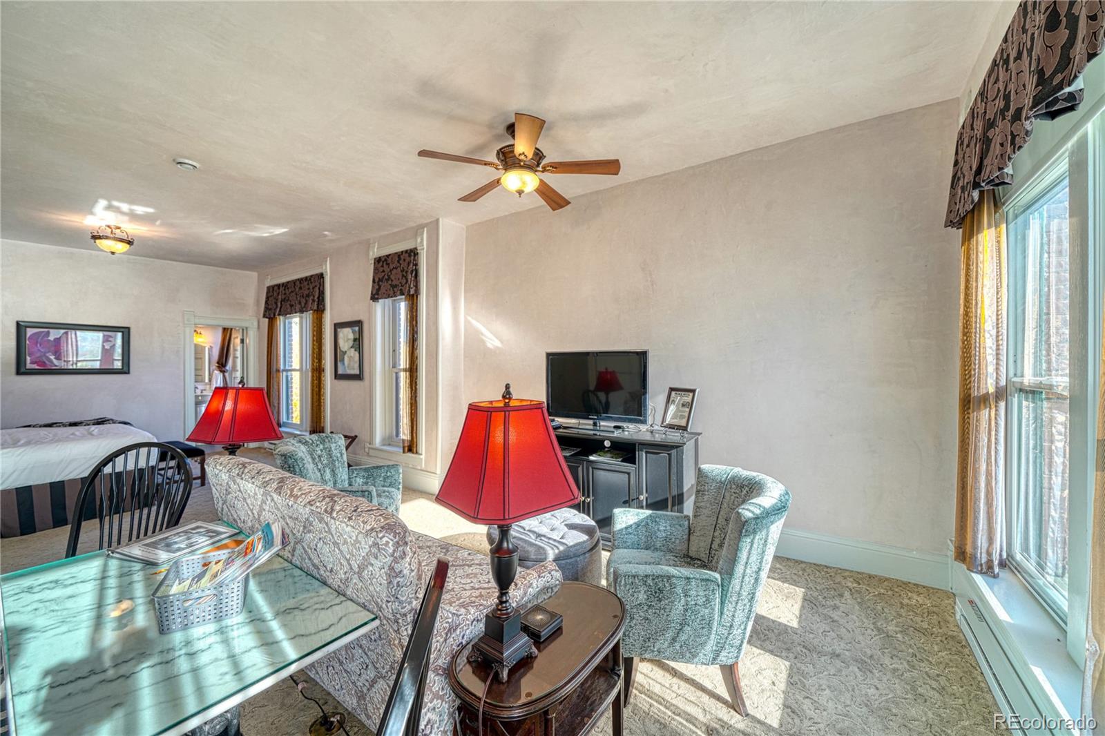 204 N F Street Unit: D1/301